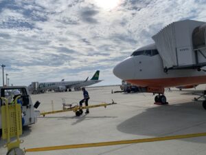 関空国際線の搭乗シーン